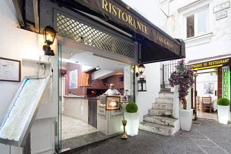 Pizzeria with wood oven in the Piazzetta